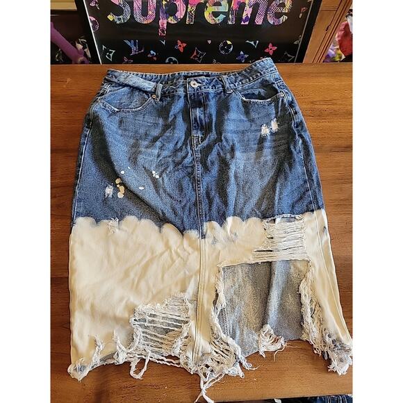 Ashley Stewart Women's Distressed Denim Skirt Size 16 Fringe Acid - Picture 1 of 8